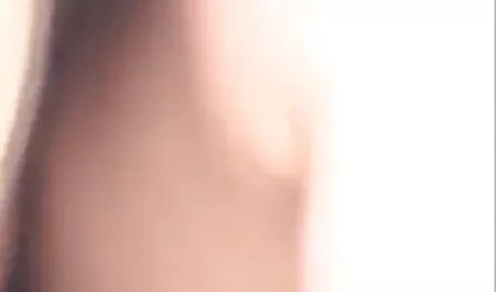 Araki Hitomi video porno anziani e giovani sensuale donna giocando sporco su