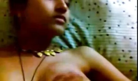 Dee con enormi culi porno giovani e vecchi distruggere il cazzo fortunato