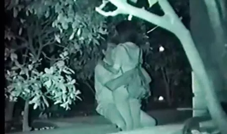 Il mio caldo procace vicino di casa fa un cam show porno vecchio e ragazza all'aperto