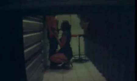 ShowerBait acqua cade su un grosso cazzo e culo stretto nonne con giovani porno