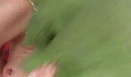 Orgia completa con Skinny bruna porno con vecchi porci Asi