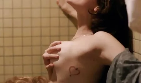 Due ragazzi godere di caldo sesso hard porno anziani e ragazze