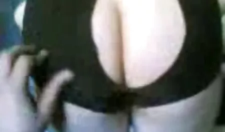 Busty London non vede l'ora di usare il suo nuovo porno vecchi con giovani giocattolo