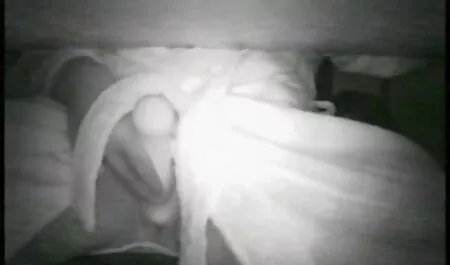 Homebrew bionda scopata sul divano in vecchi con giovani troie video amatoriale