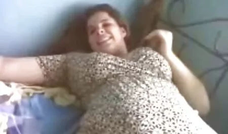 BELLA IN CAM IN VIA vecchi con giovani troie DI SVILUPPO QUI ENORMI TETTE ENORMI