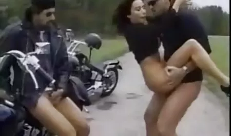 matrigna in cucina, moglie di mio padre succhia il mio video porno giovani vecchi grosso cazzo