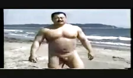 Un porno giovani con vecchi fan mi scopa in diretta, con plug nel culo
