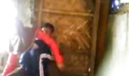 Cattivo teen si video porno gratis vecchi con giovani masturba su il divano
