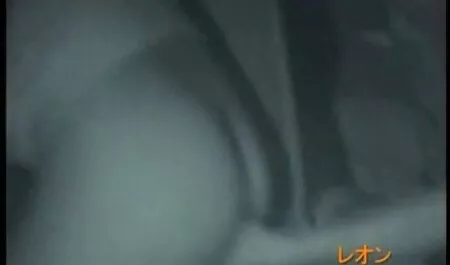 Teen bomba film porno vecchi e giovani del sesso si masturba