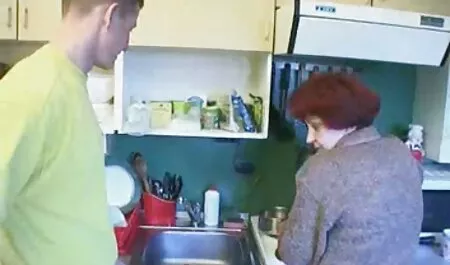 E creme in vecchi con giovani ragazze bocca!