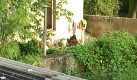 Misterioso babe davanti alla webcam porno vecchi e giovani scopa la sua figa