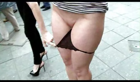 Tatuato tgirl cavalca cazzo in video porno vecchio e ragazza calze