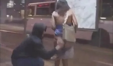 Appeso Jock accarezza il anziani scopano ragazze suo stanco suole prima di masturbarsi