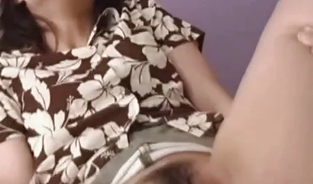 Splendida milf si masturba con sesso vecchi e giovani una sega!